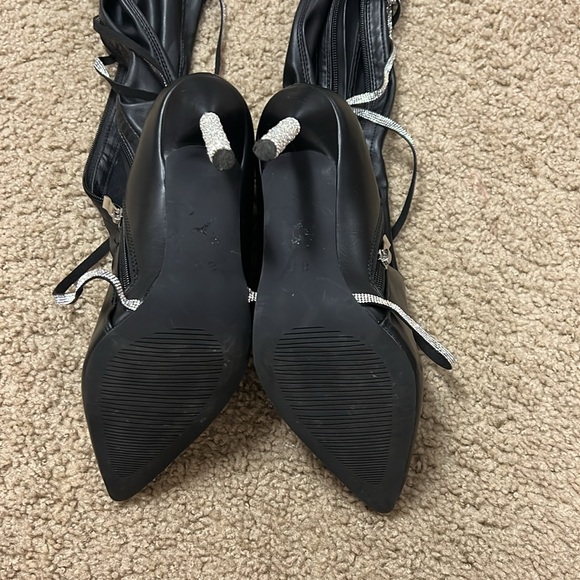 Black Thigh-high boots w/ belt - Picture 3 of 4